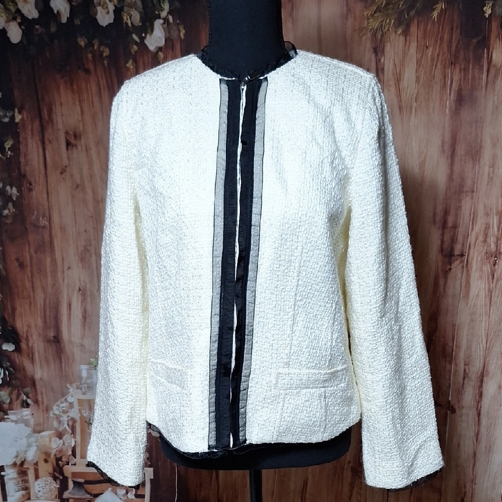 Pamela Dennis White and Black Textured Blazer